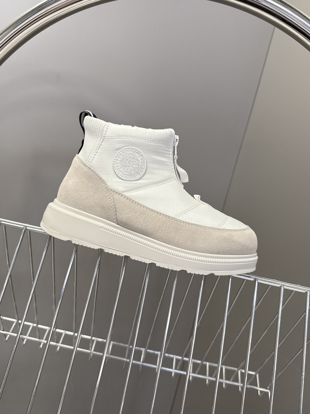 Canada Goose加拿大鹅冬季加厚防水防滑厚底保暖雪地靴 超火的秋冬保暖首选品牌 羽绒布鞋面 防水