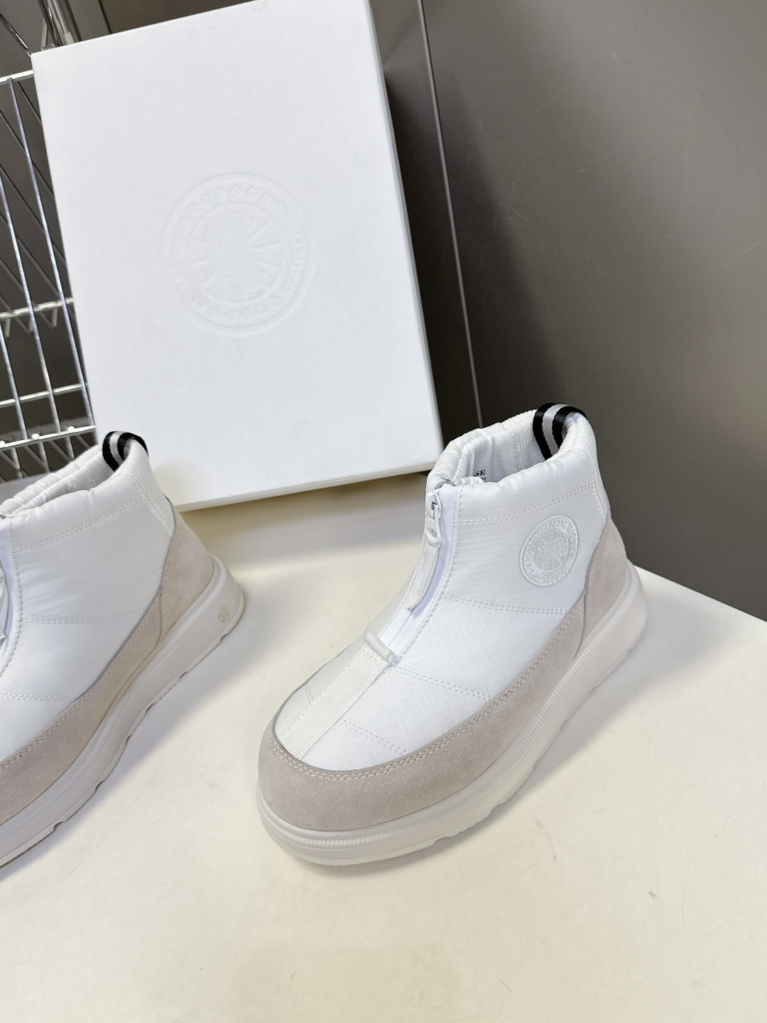 Canada Goose加拿大鹅冬季加厚防水防滑厚底保暖雪地靴 超火的秋冬保暖首选品牌 羽绒布鞋面 防水