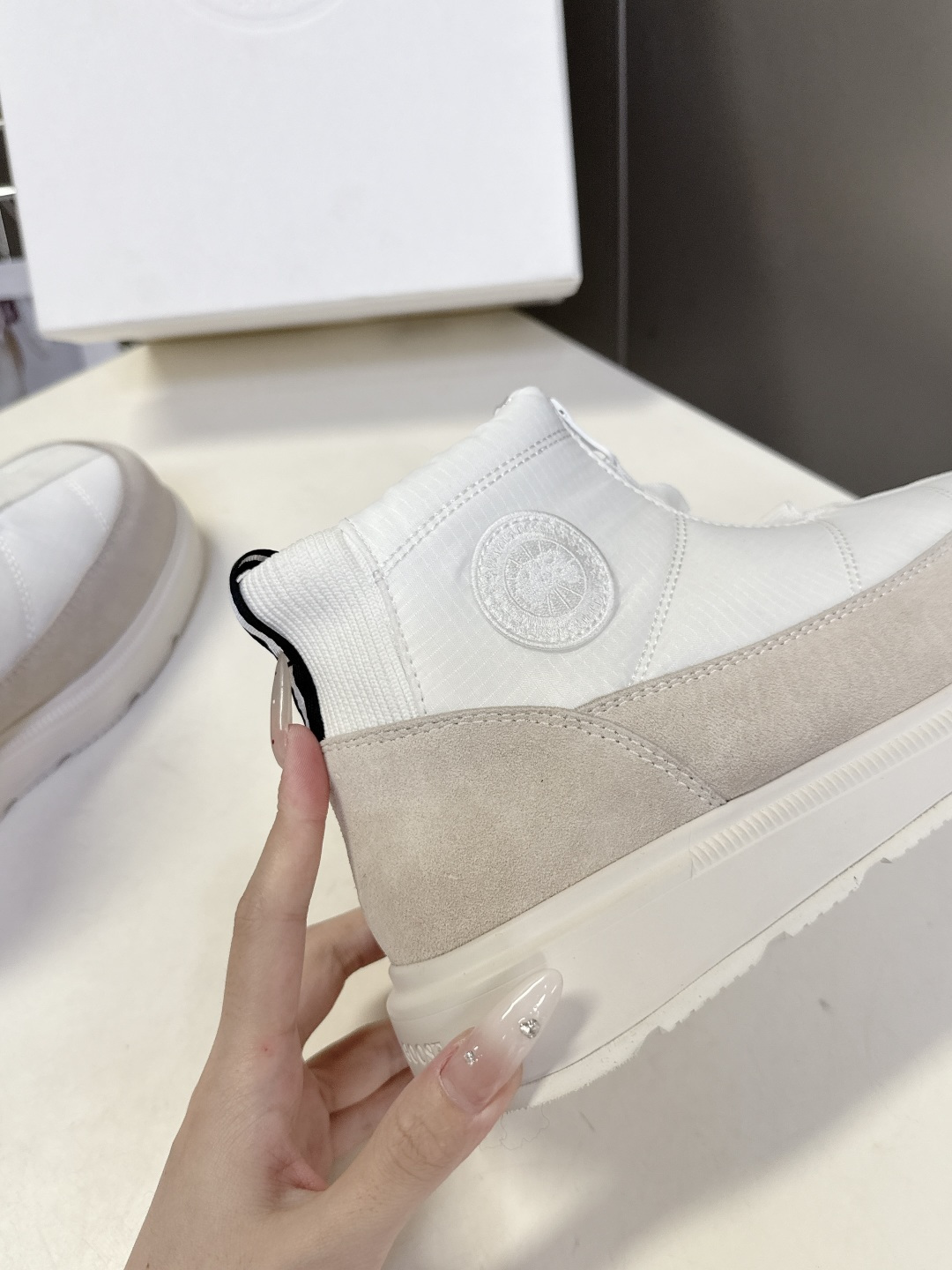 Canada Goose加拿大鹅冬季加厚防水防滑厚底保暖雪地靴 超火的秋冬保暖首选品牌 羽绒布鞋面 防水