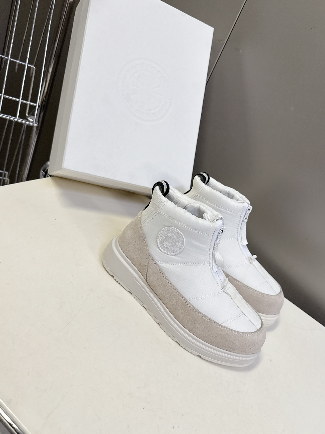 Canada Goose加拿大鹅冬季加厚防水防滑厚底保暖雪地靴 超火的秋冬保暖首选品牌 羽绒布鞋面 防水