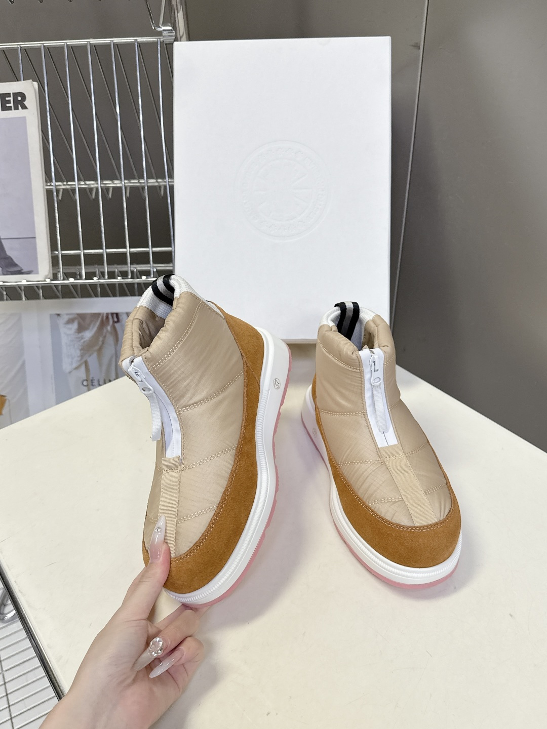 Canada Goose加拿大鹅冬季加厚防水防滑厚底保暖雪地靴 超火的秋冬保暖首选品牌 羽绒布鞋面 防水