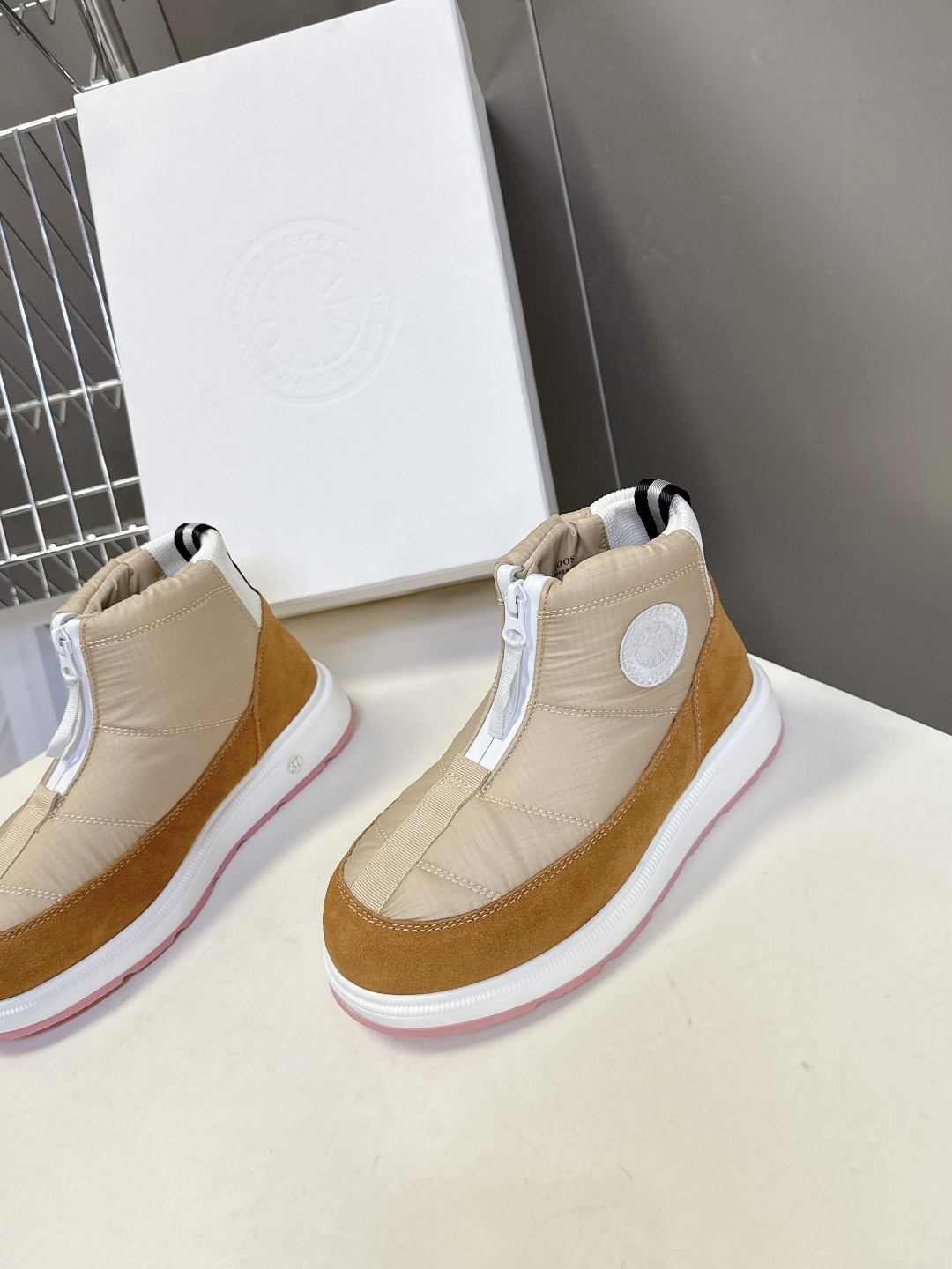 Canada Goose加拿大鹅冬季加厚防水防滑厚底保暖雪地靴 超火的秋冬保暖首选品牌 羽绒布鞋面 防水