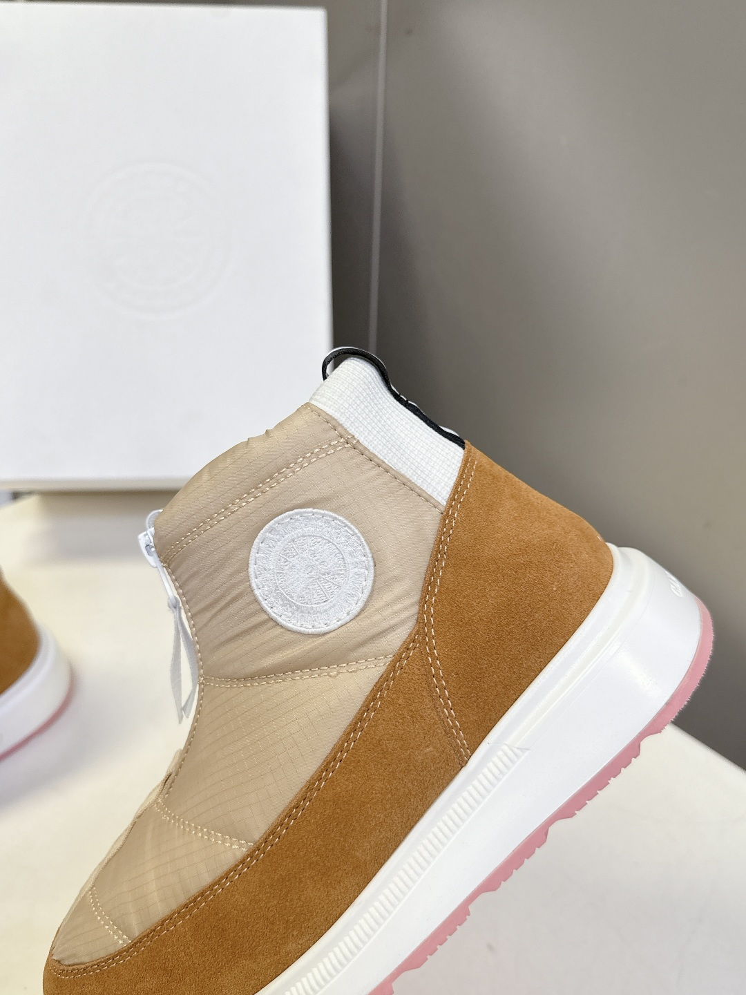 Canada Goose加拿大鹅冬季加厚防水防滑厚底保暖雪地靴 超火的秋冬保暖首选品牌 羽绒布鞋面 防水