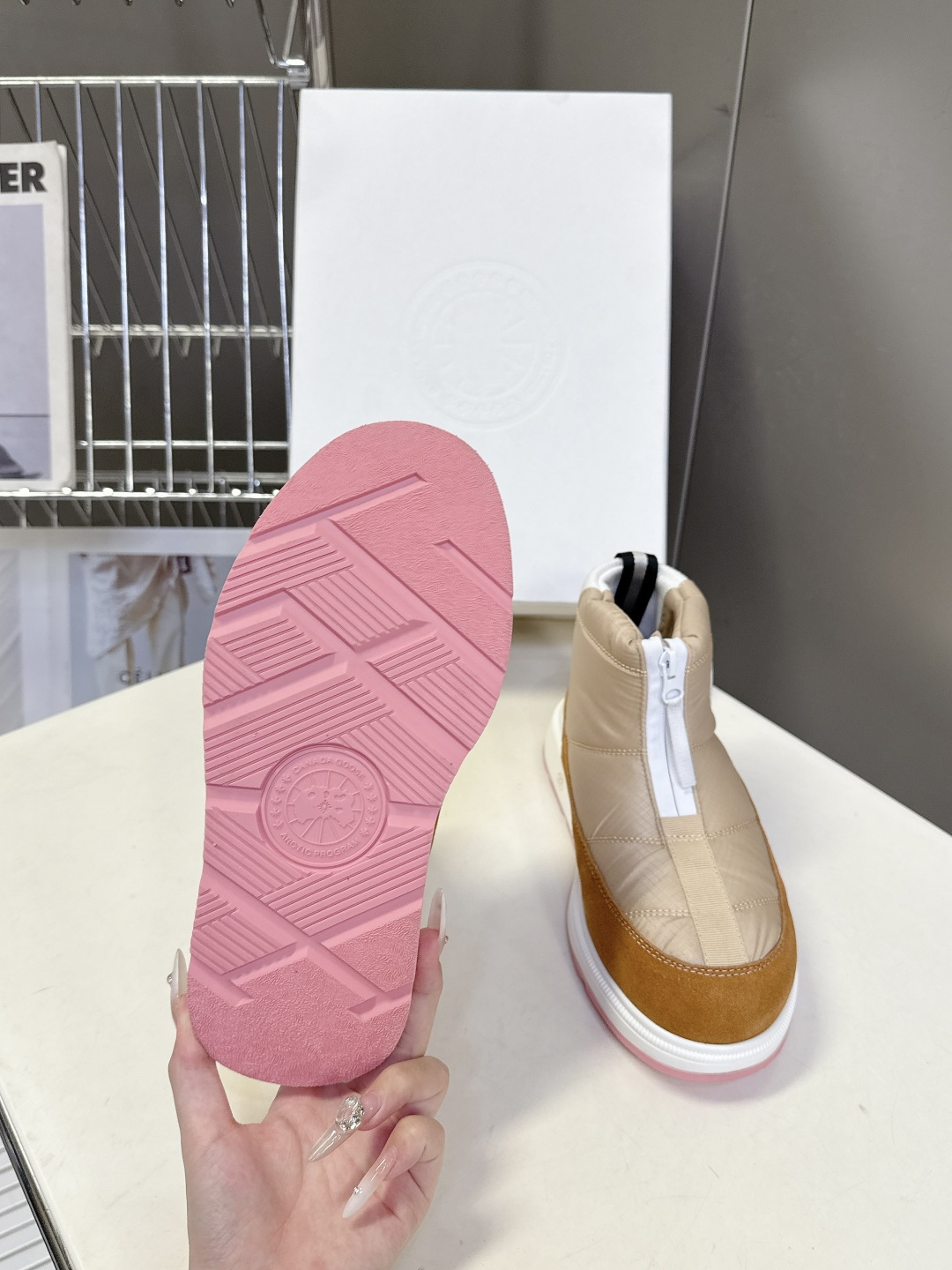 Canada Goose加拿大鹅冬季加厚防水防滑厚底保暖雪地靴 超火的秋冬保暖首选品牌 羽绒布鞋面 防水