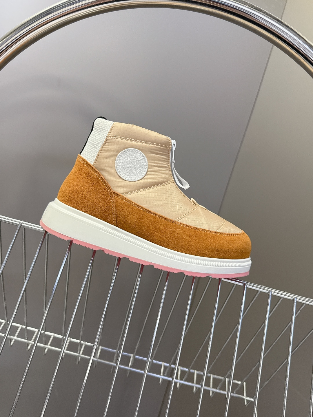 Canada Goose加拿大鹅冬季加厚防水防滑厚底保暖雪地靴 超火的秋冬保暖首选品牌 羽绒布鞋面 防水