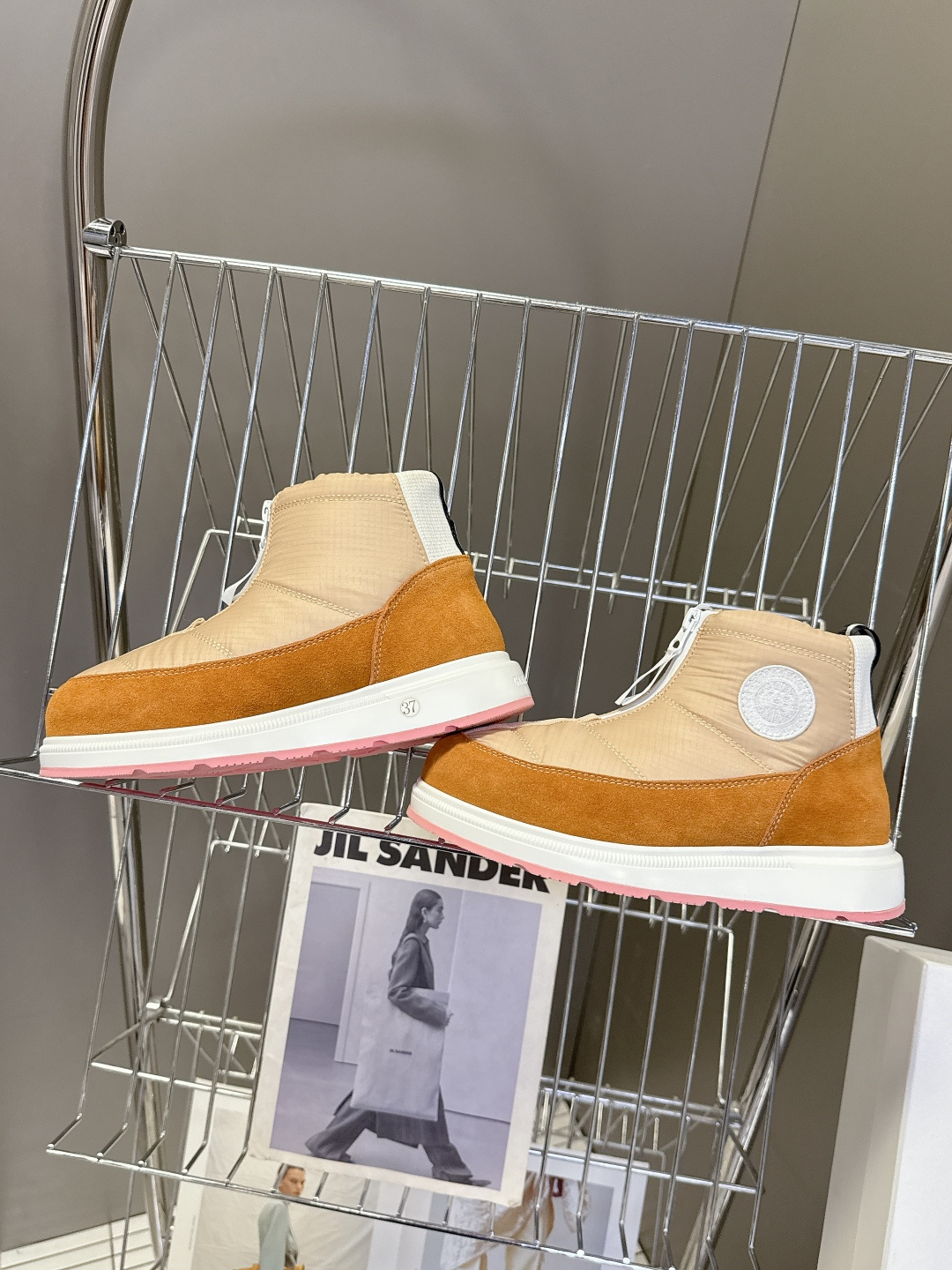 Canada Goose加拿大鹅冬季加厚防水防滑厚底保暖雪地靴 超火的秋冬保暖首选品牌 羽绒布鞋面 防水