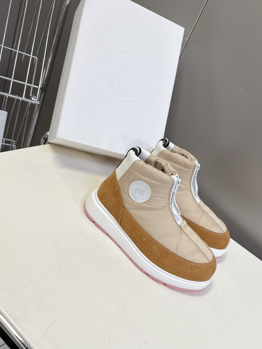 Canada Goose加拿大鹅冬季加厚防水防滑厚底保暖雪地靴 超火的秋冬保暖首选品牌 羽绒布鞋面 防水