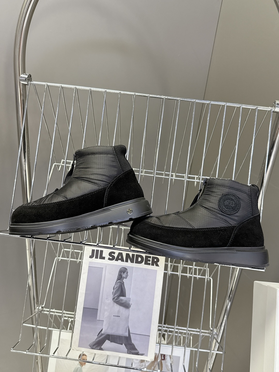 Canada Goose加拿大鹅冬季加厚防水防滑厚底保暖雪地靴 超火的秋冬保暖首选品牌 羽绒布鞋面 防水