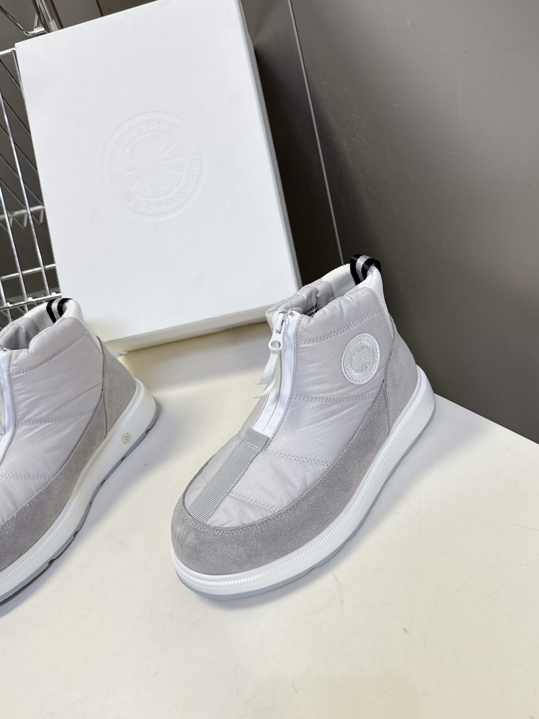 Canada Goose加拿大鹅冬季加厚防水防滑厚底保暖雪地靴 超火的秋冬保暖首选品牌 羽绒布鞋面 防水