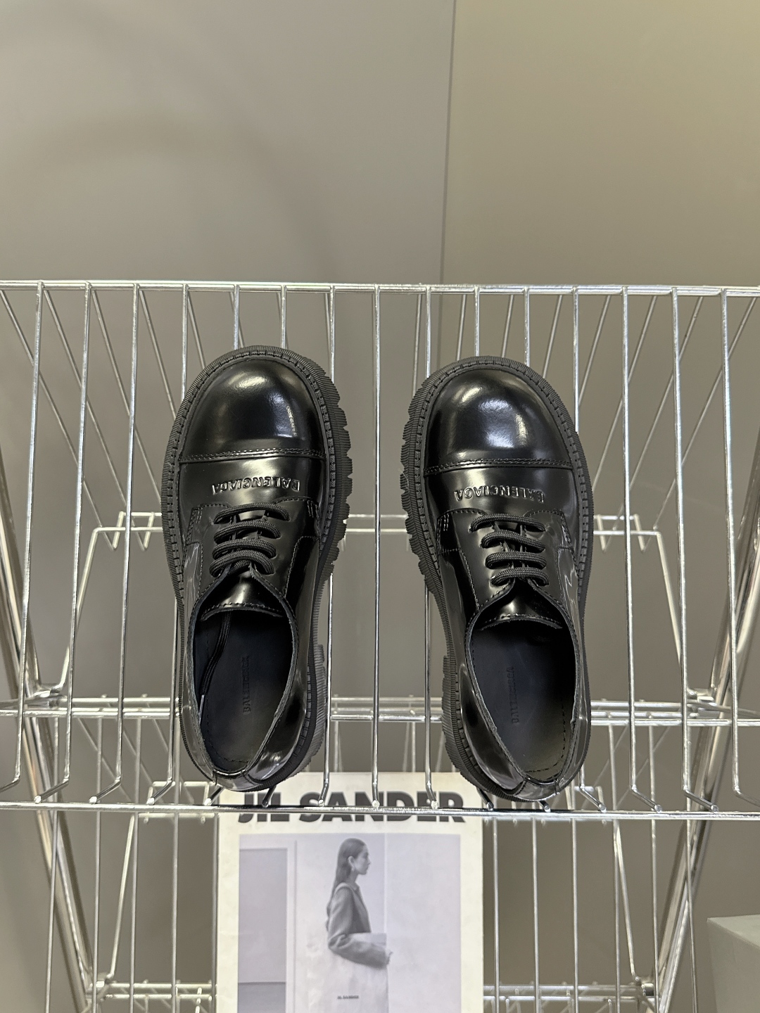 BALENCIAGA巴黎世家秋冬经典款马丁靴 百位ins博主网红推荐 经典永不过时 机车风格大号圆头搭配