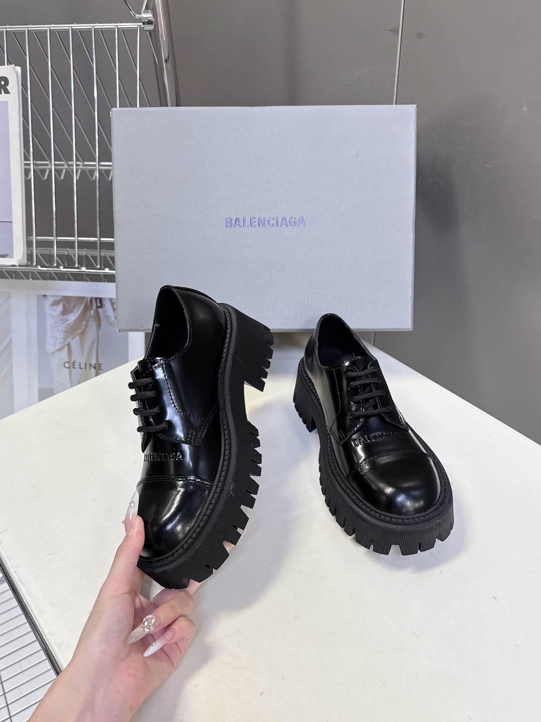 BALENCIAGA巴黎世家秋冬经典款马丁靴 百位ins博主网红推荐 经典永不过时 机车风格大号圆头搭配