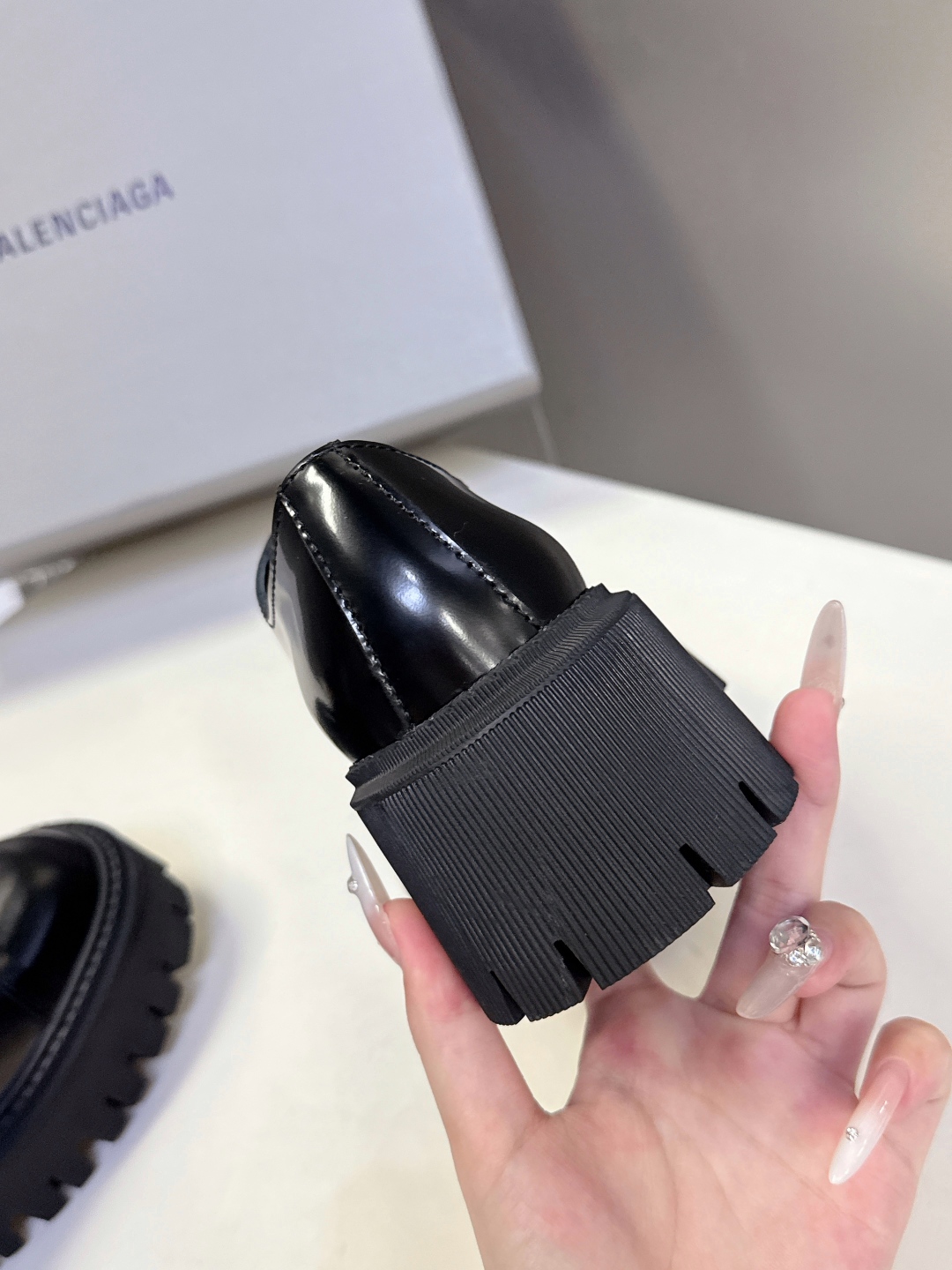 BALENCIAGA巴黎世家秋冬经典款马丁靴 百位ins博主网红推荐 经典永不过时 机车风格大号圆头搭配