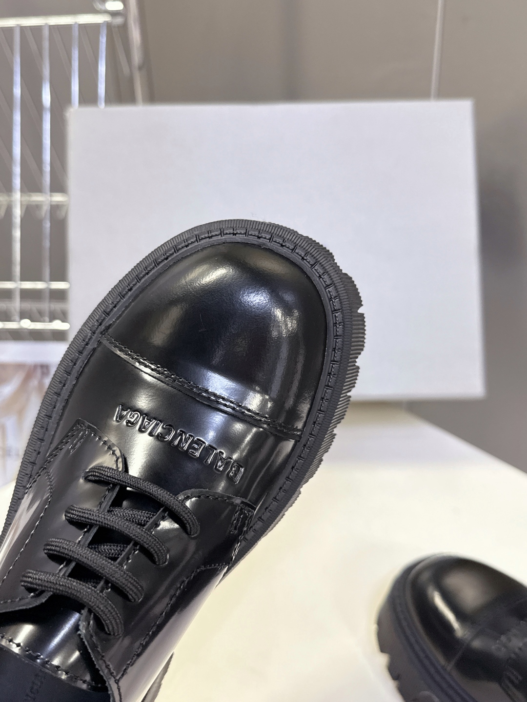 BALENCIAGA巴黎世家秋冬经典款马丁靴 百位ins博主网红推荐 经典永不过时 机车风格大号圆头搭配