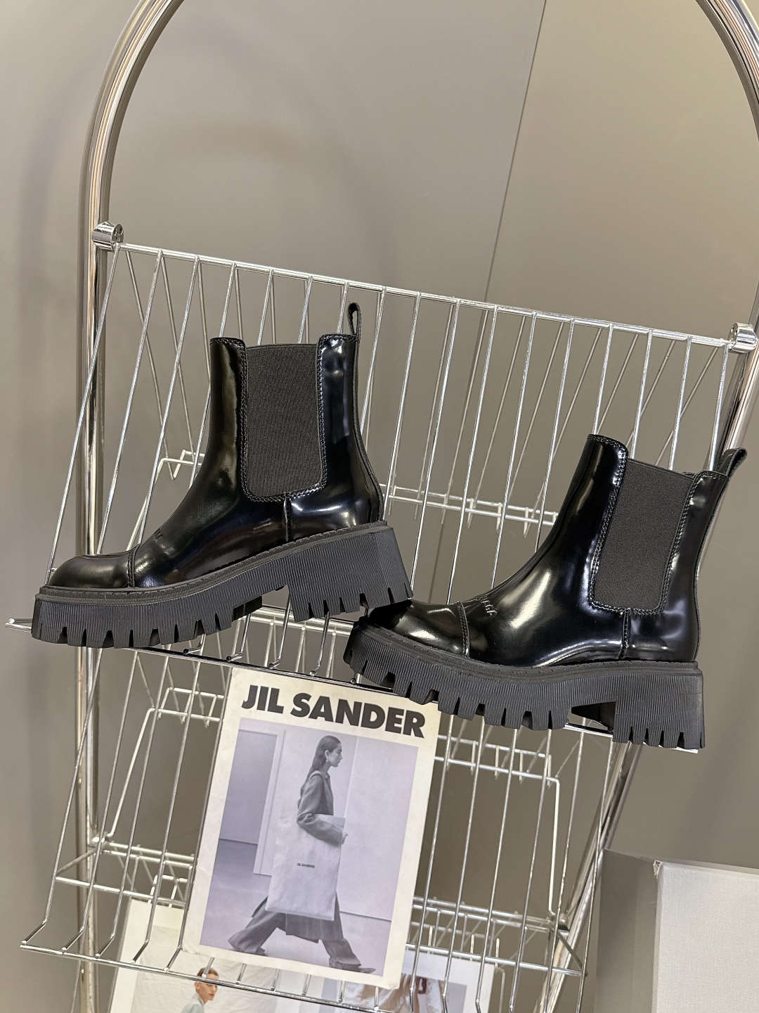 BALENCIAGA巴黎世家秋冬经典款马丁靴 百位ins博主网红推荐 经典永不过时 机车风格大号圆头搭配
