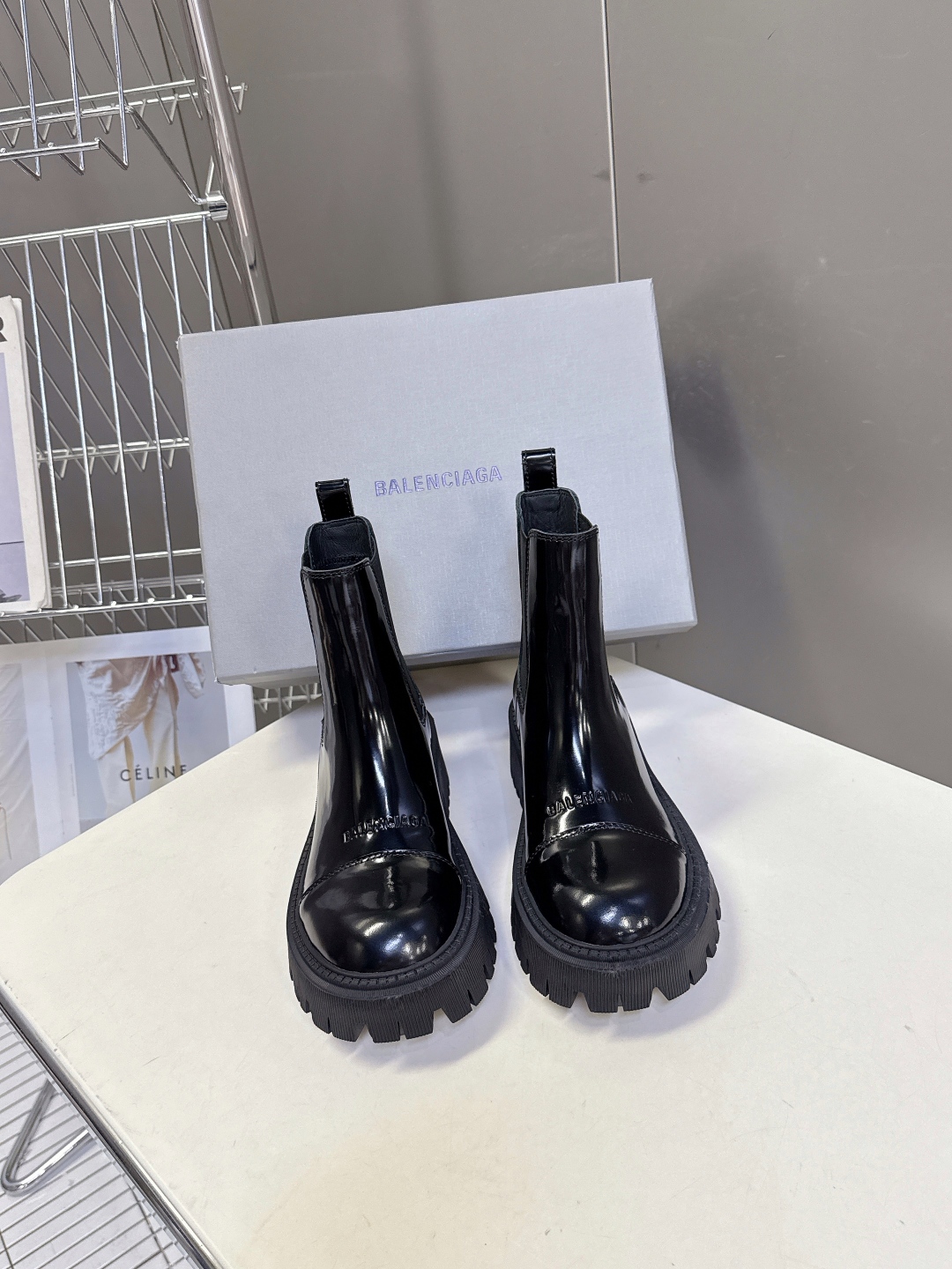 BALENCIAGA巴黎世家秋冬经典款马丁靴 百位ins博主网红推荐 经典永不过时 机车风格大号圆头搭配