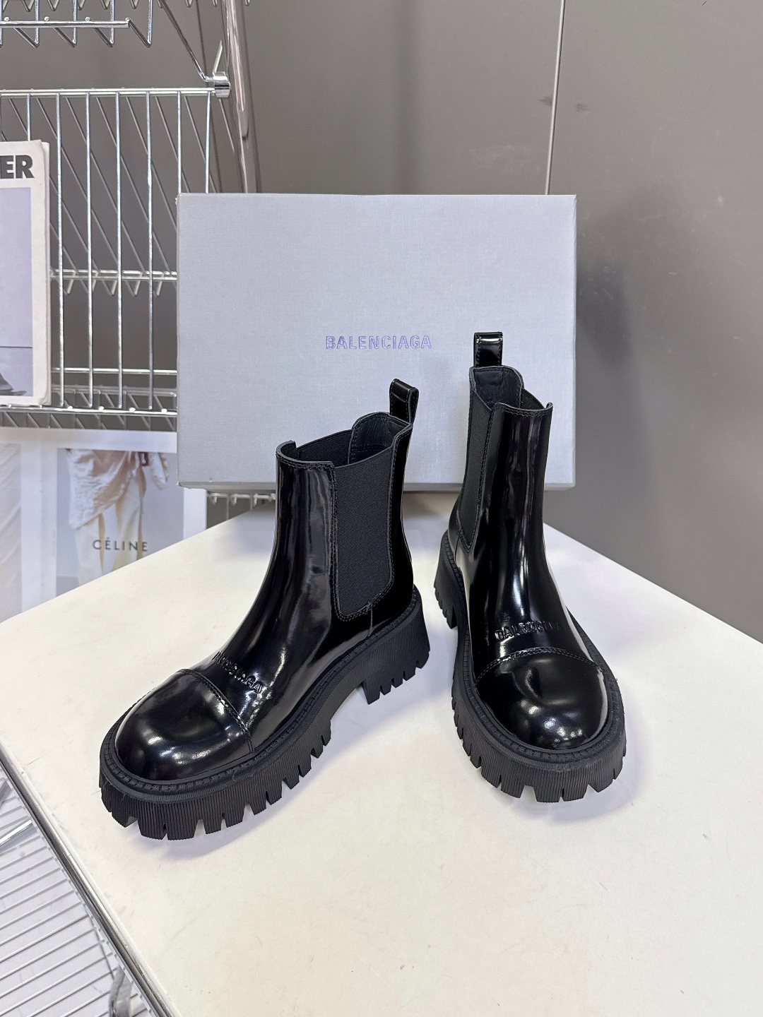 BALENCIAGA巴黎世家秋冬经典款马丁靴 百位ins博主网红推荐 经典永不过时 机车风格大号圆头搭配