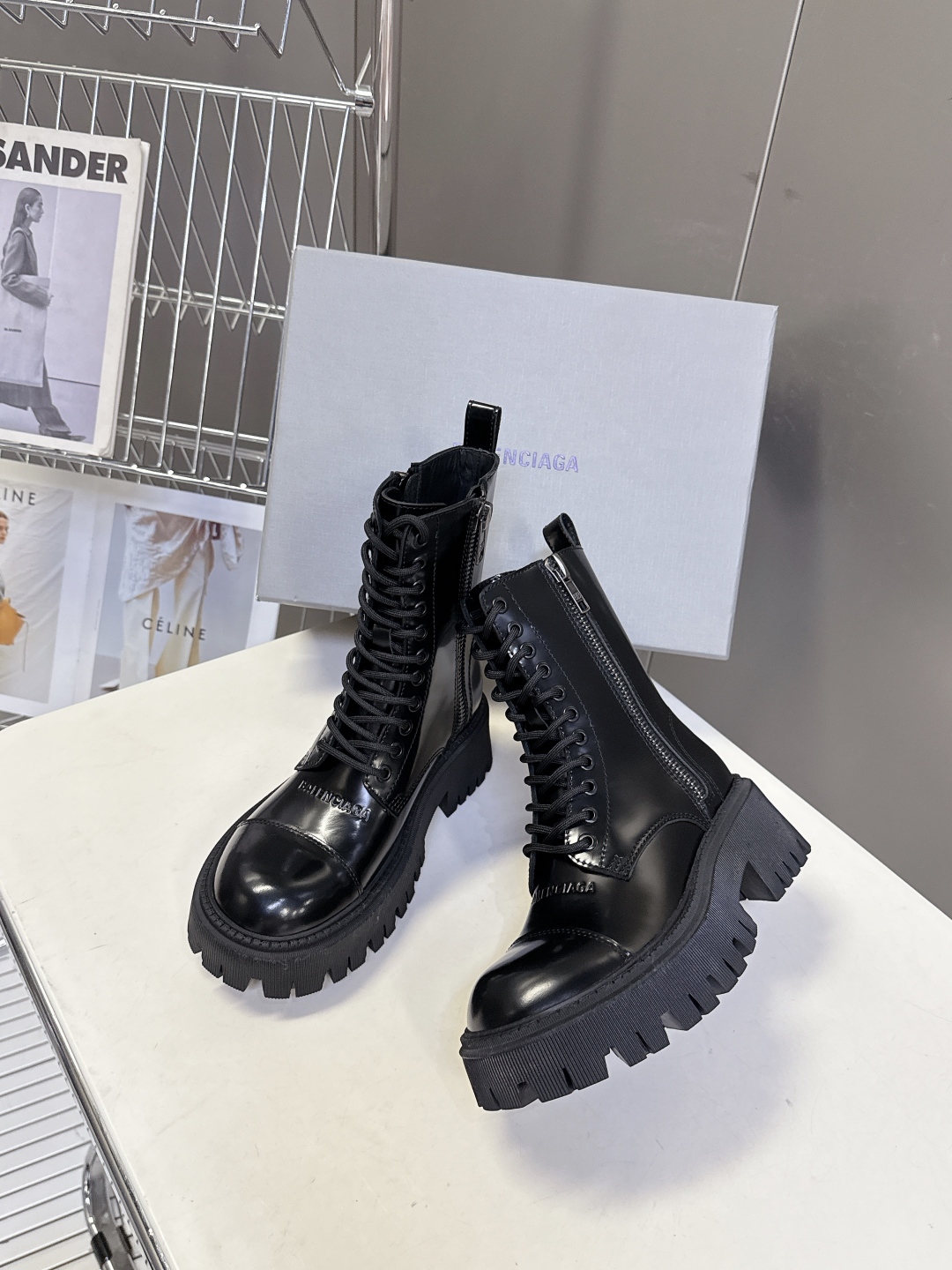 BALENCIAGA巴黎世家秋冬经典款马丁靴 百位ins博主网红推荐 经典永不过时 机车风格大号圆头搭配