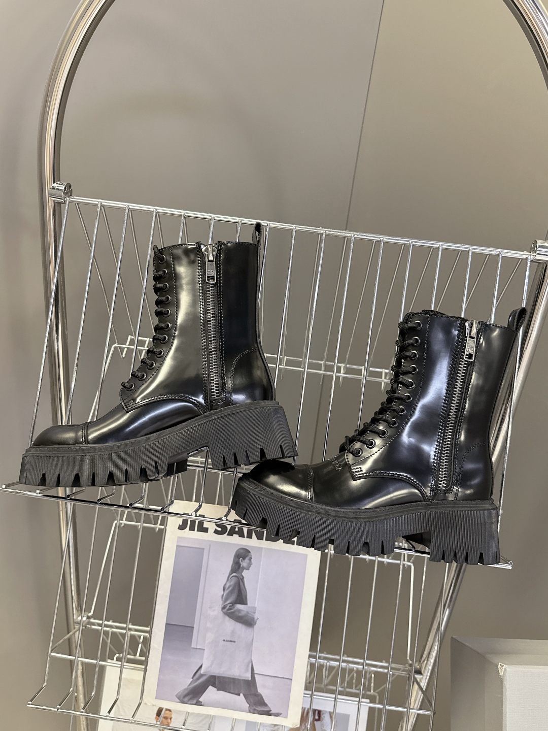 BALENCIAGA巴黎世家秋冬经典款马丁靴 百位ins博主网红推荐 经典永不过时 机车风格大号圆头搭配
