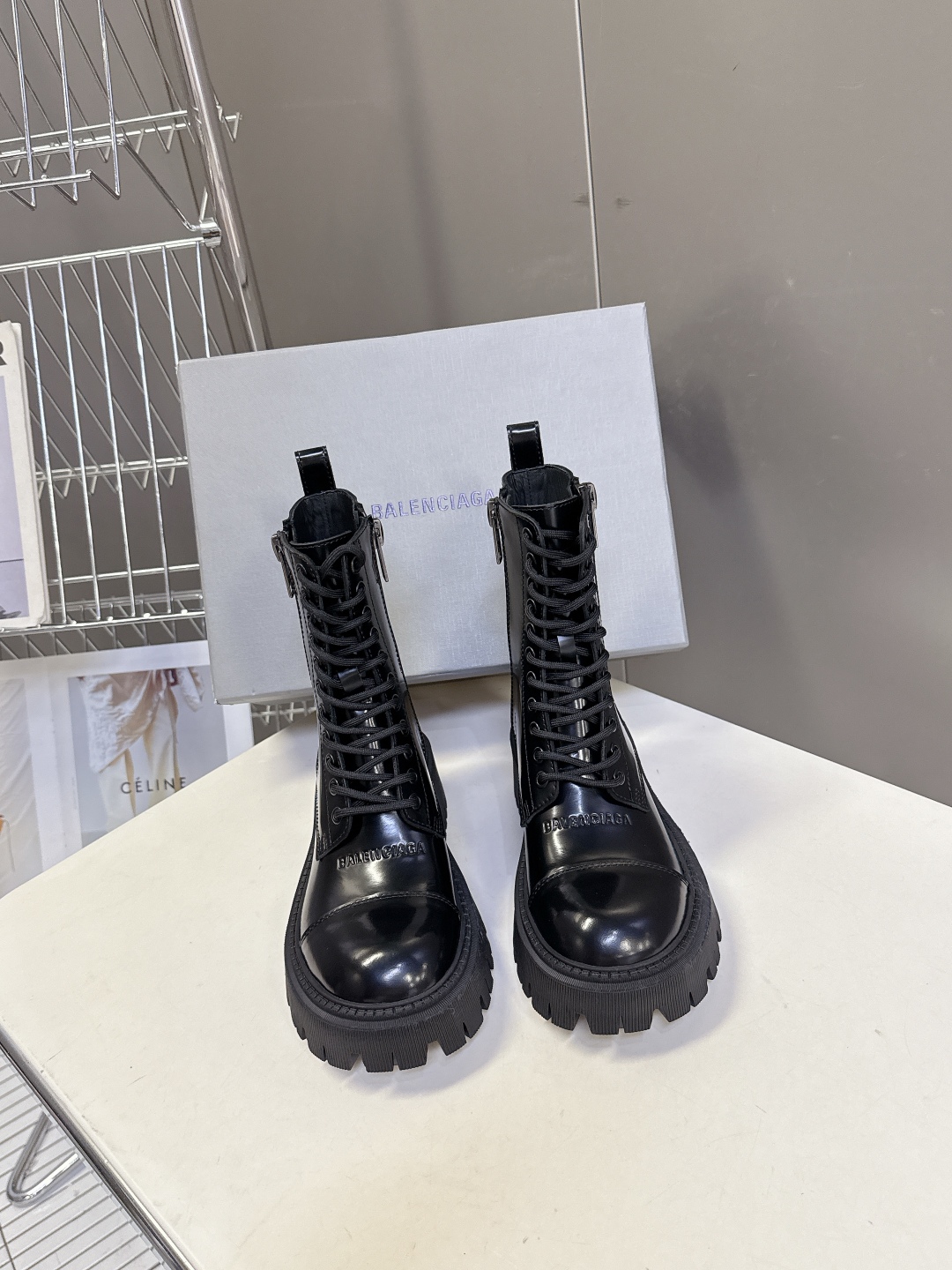 BALENCIAGA巴黎世家秋冬经典款马丁靴 百位ins博主网红推荐 经典永不过时 机车风格大号圆头搭配