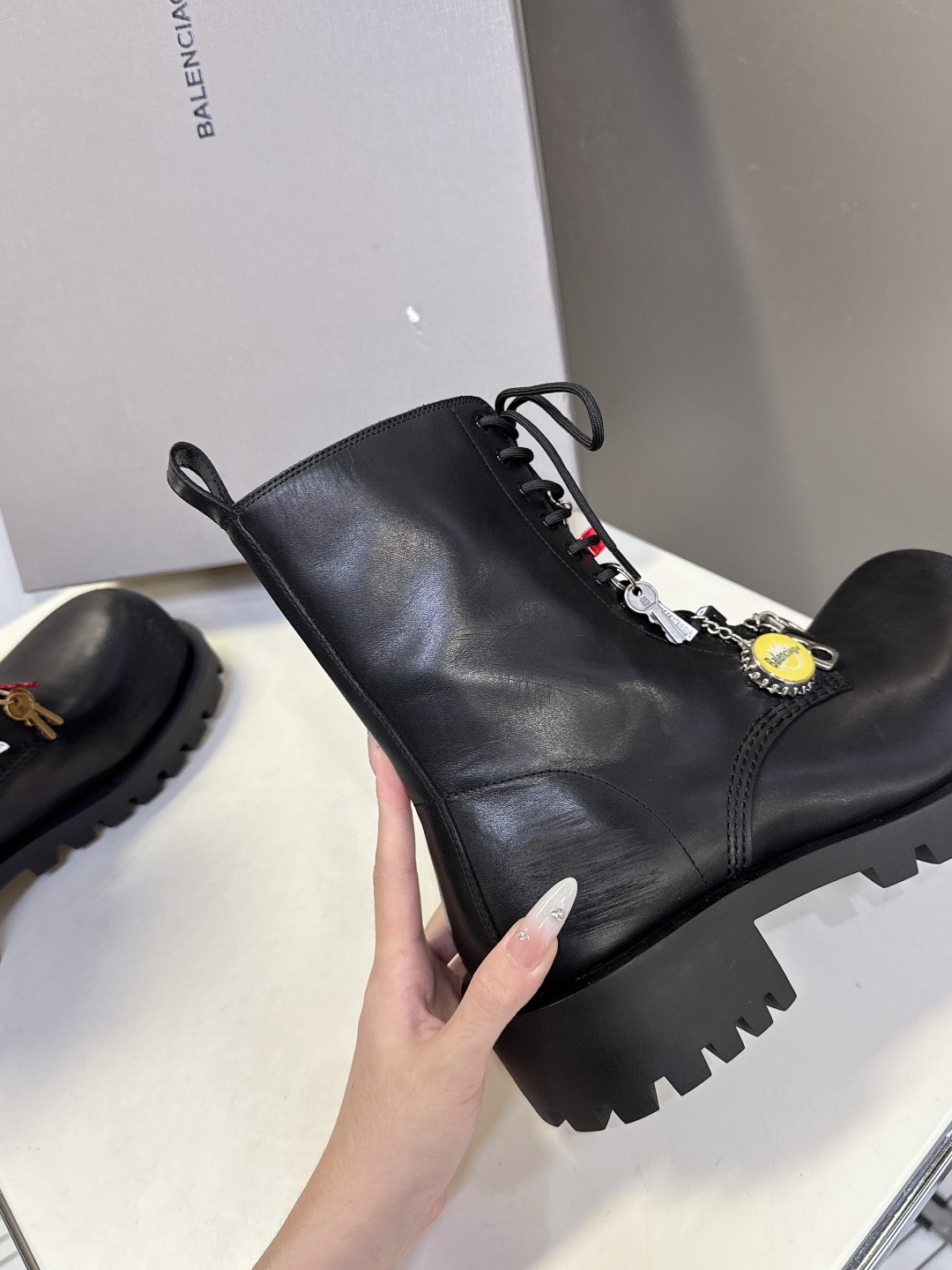 男装➕20 巴黎世家Balenciaga秋冬最新挂件情侣款大头皮鞋 专柜正品购入 细节完美复刻 巴家就一