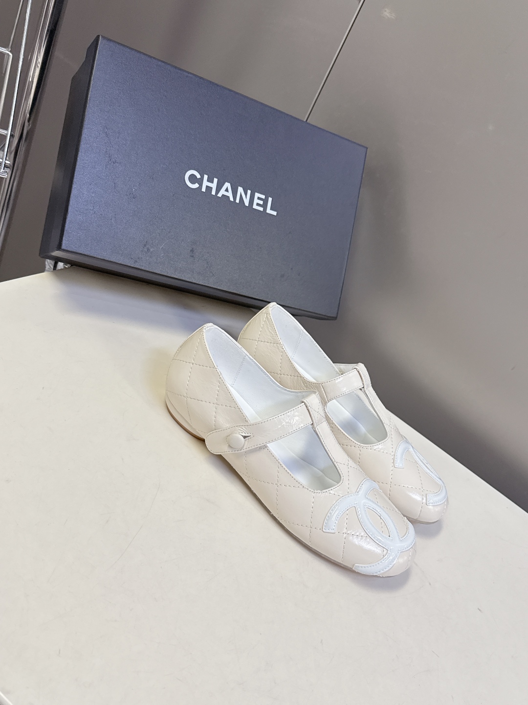 CHANEL香奈儿最新款中古康鹏芭蕾舞皮鞋 超多明星名媛上脚 这款芭蕾舞单鞋第一眼看上就被种草了根据天气