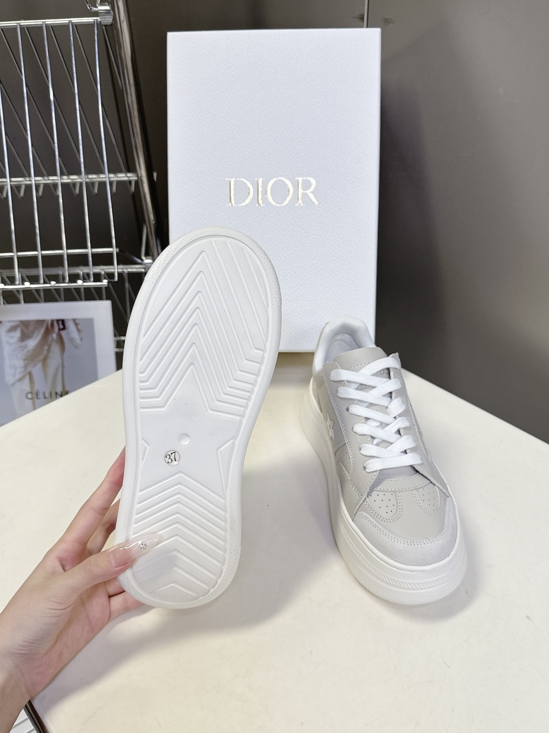 Dior迪奥新款松糕鞋厚底休闲鞋太古汇RMB8300购入开发 这款Dior Star运动鞋延续经久不衰的