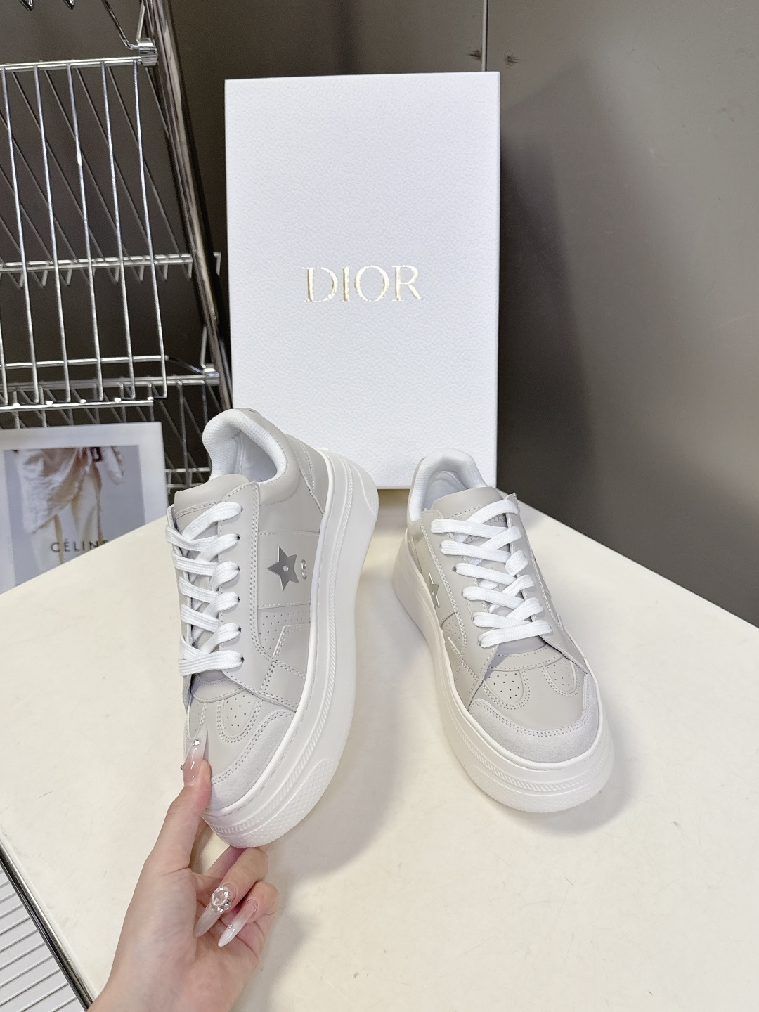 Dior迪奥新款松糕鞋厚底休闲鞋太古汇RMB8300购入开发 这款Dior Star运动鞋延续经久不衰的
