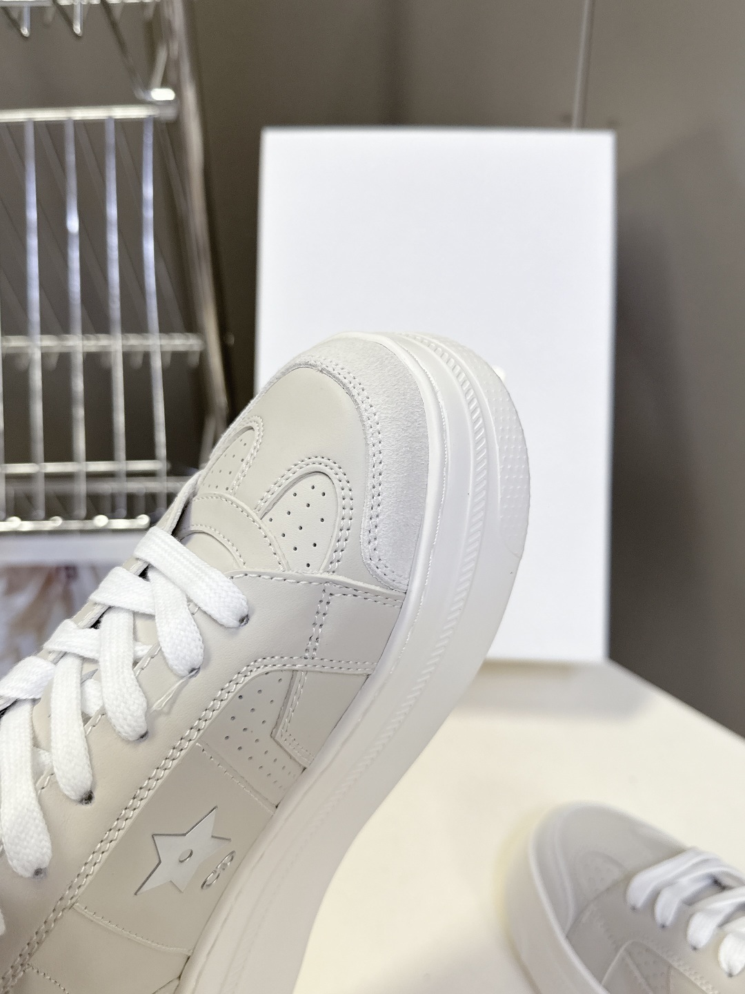 Dior迪奥新款松糕鞋厚底休闲鞋太古汇RMB8300购入开发 这款Dior Star运动鞋延续经久不衰的