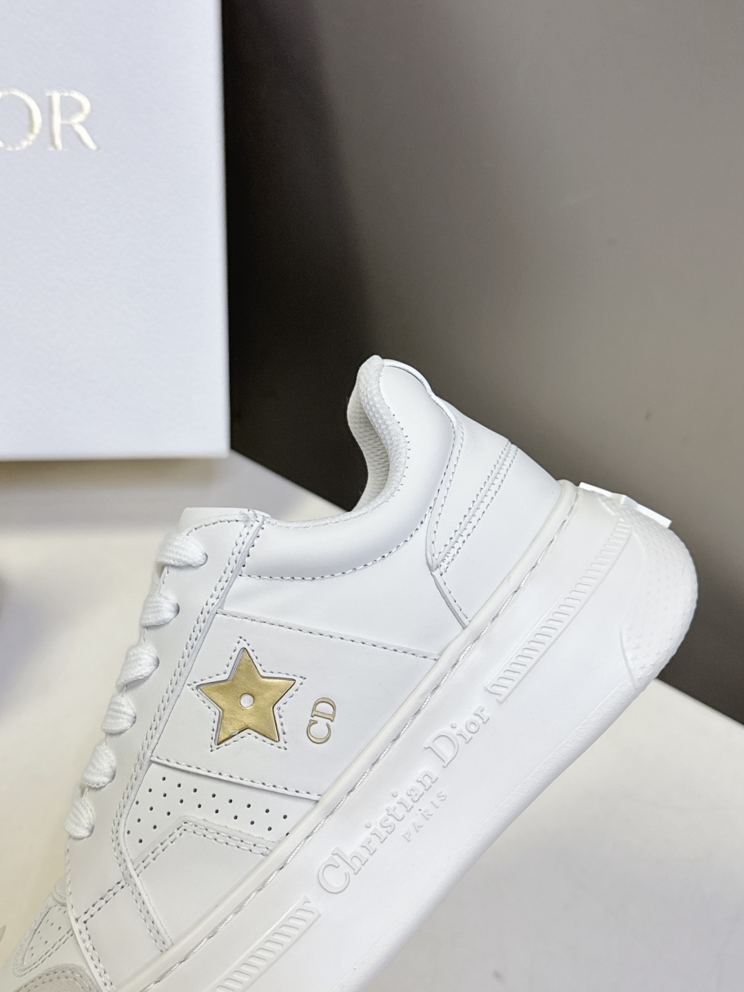 Dior迪奥新款松糕鞋厚底休闲鞋太古汇RMB8300购入开发 这款Dior Star运动鞋延续经久不衰的