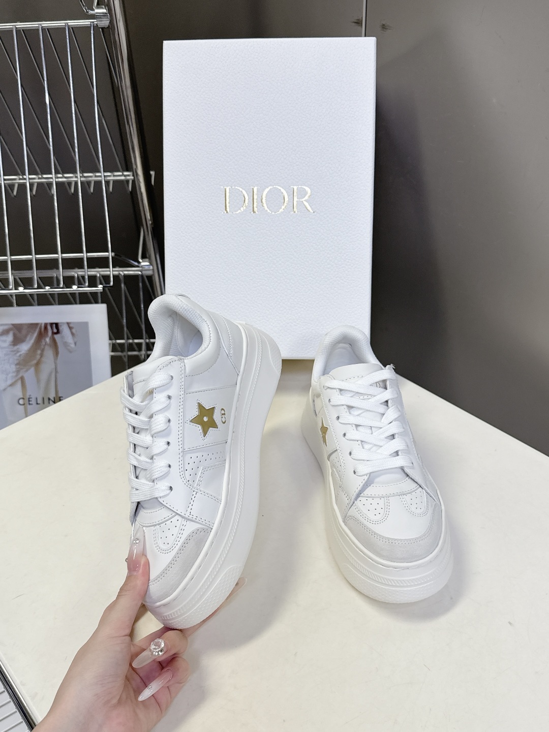 Dior迪奥新款松糕鞋厚底休闲鞋太古汇RMB8300购入开发 这款Dior Star运动鞋延续经久不衰的