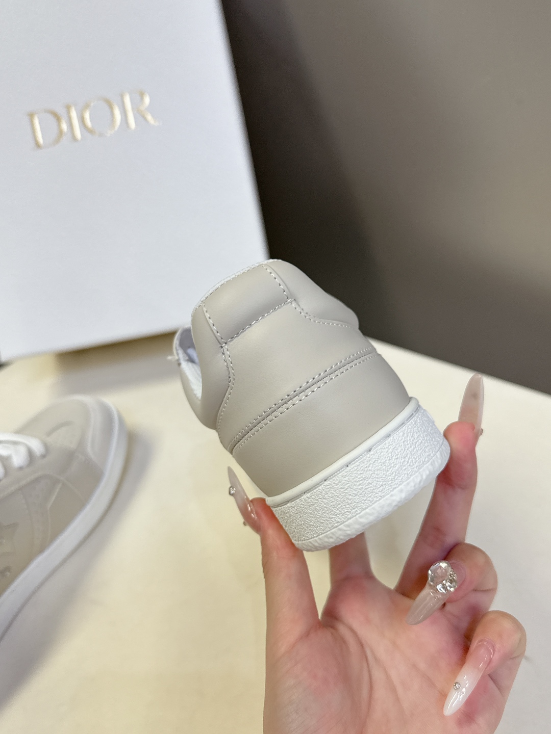 Christian Dior迪奥休闲鞋、众多明星网红示范的超级百搭款☑️款式搭配品牌Logo CD彰显大