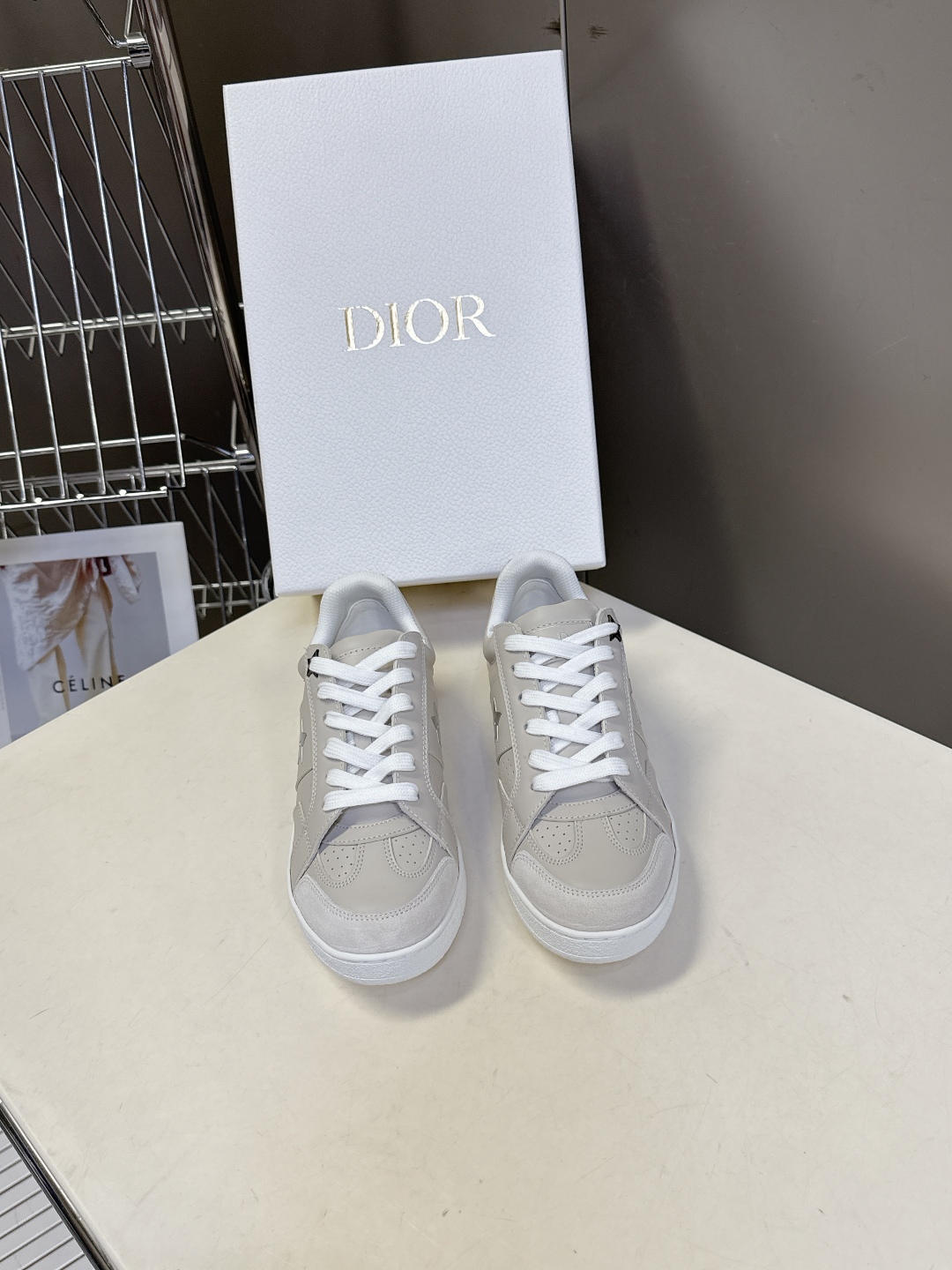 Christian Dior迪奥休闲鞋、众多明星网红示范的超级百搭款☑️款式搭配品牌Logo CD彰显大