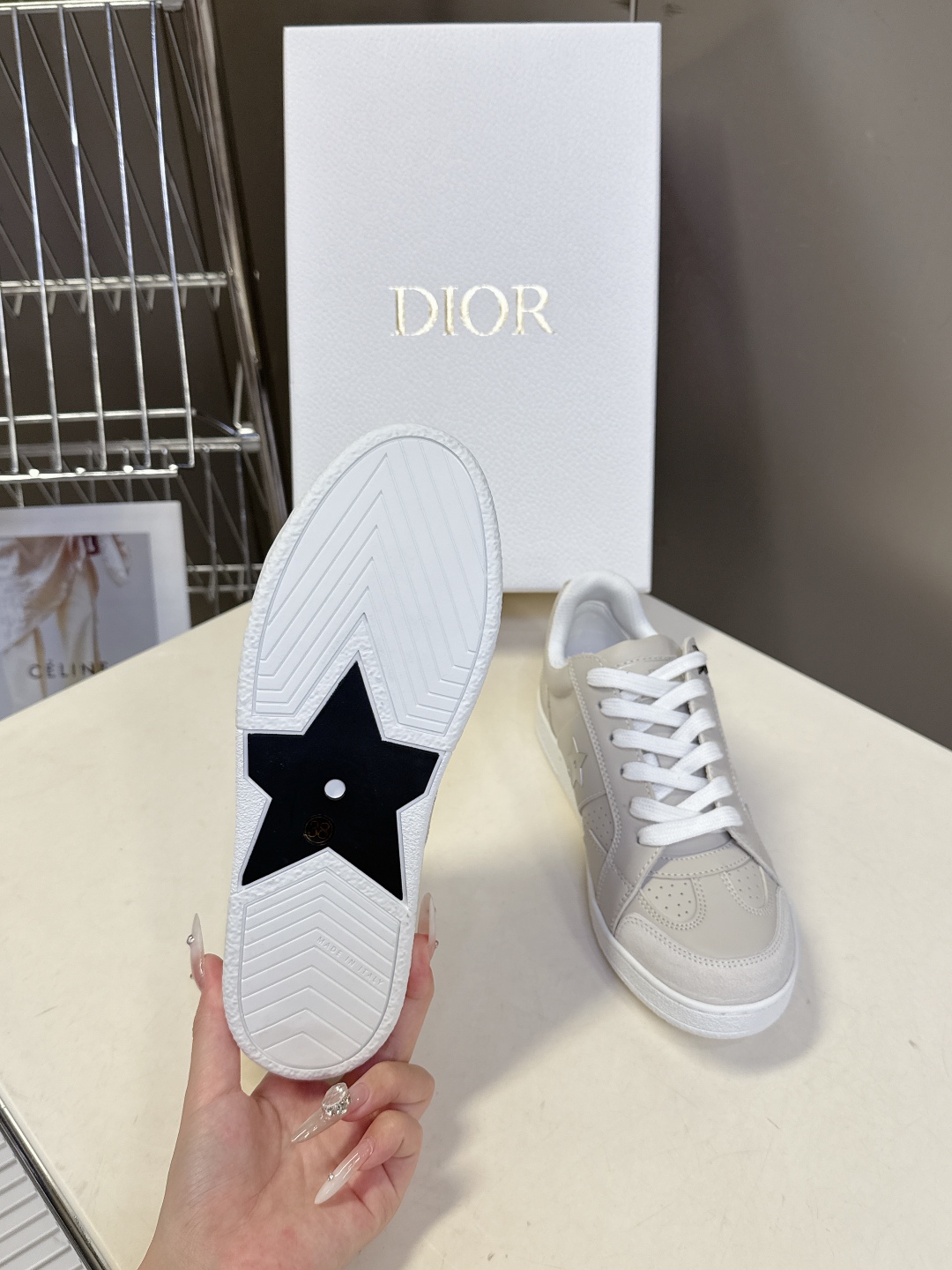 Christian Dior迪奥休闲鞋、众多明星网红示范的超级百搭款☑️款式搭配品牌Logo CD彰显大