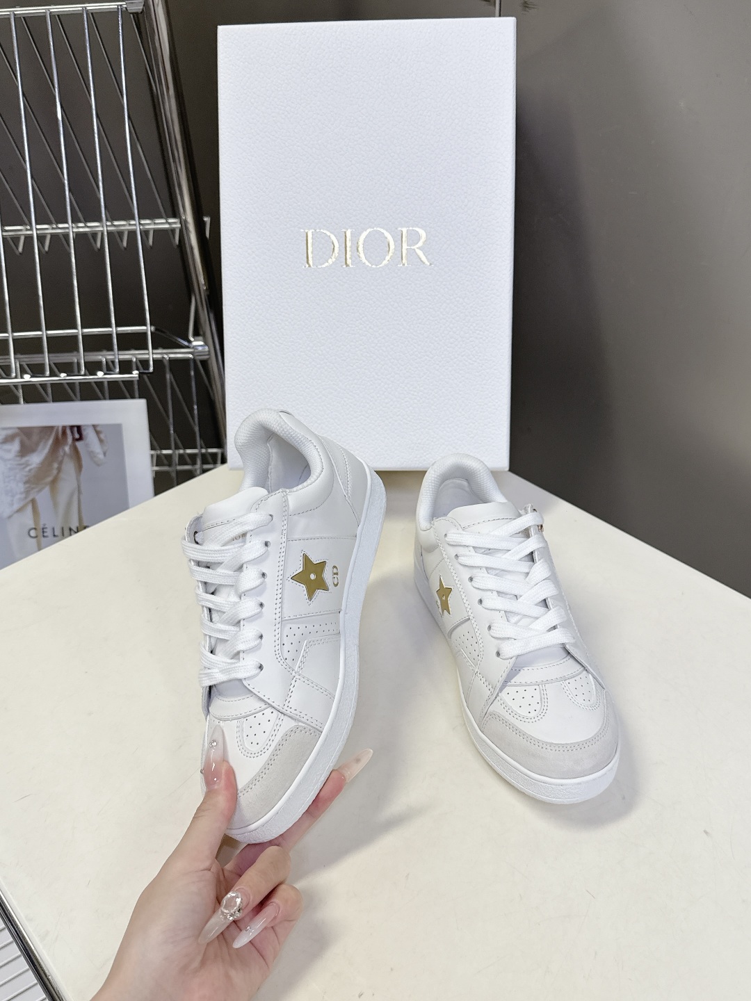 Christian Dior迪奥休闲鞋、众多明星网红示范的超级百搭款☑️款式搭配品牌Logo CD彰显大