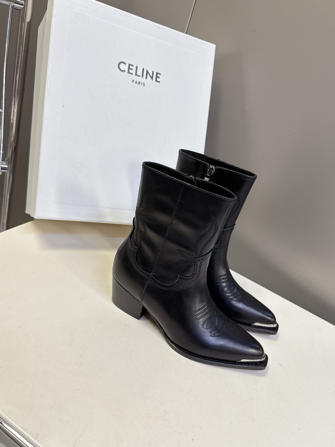 CELINE思琳专柜秋冬最新款复古时装短靴 超多明星时尚博主同款 早秋力推单品！复古欧美风格 炸街必备单