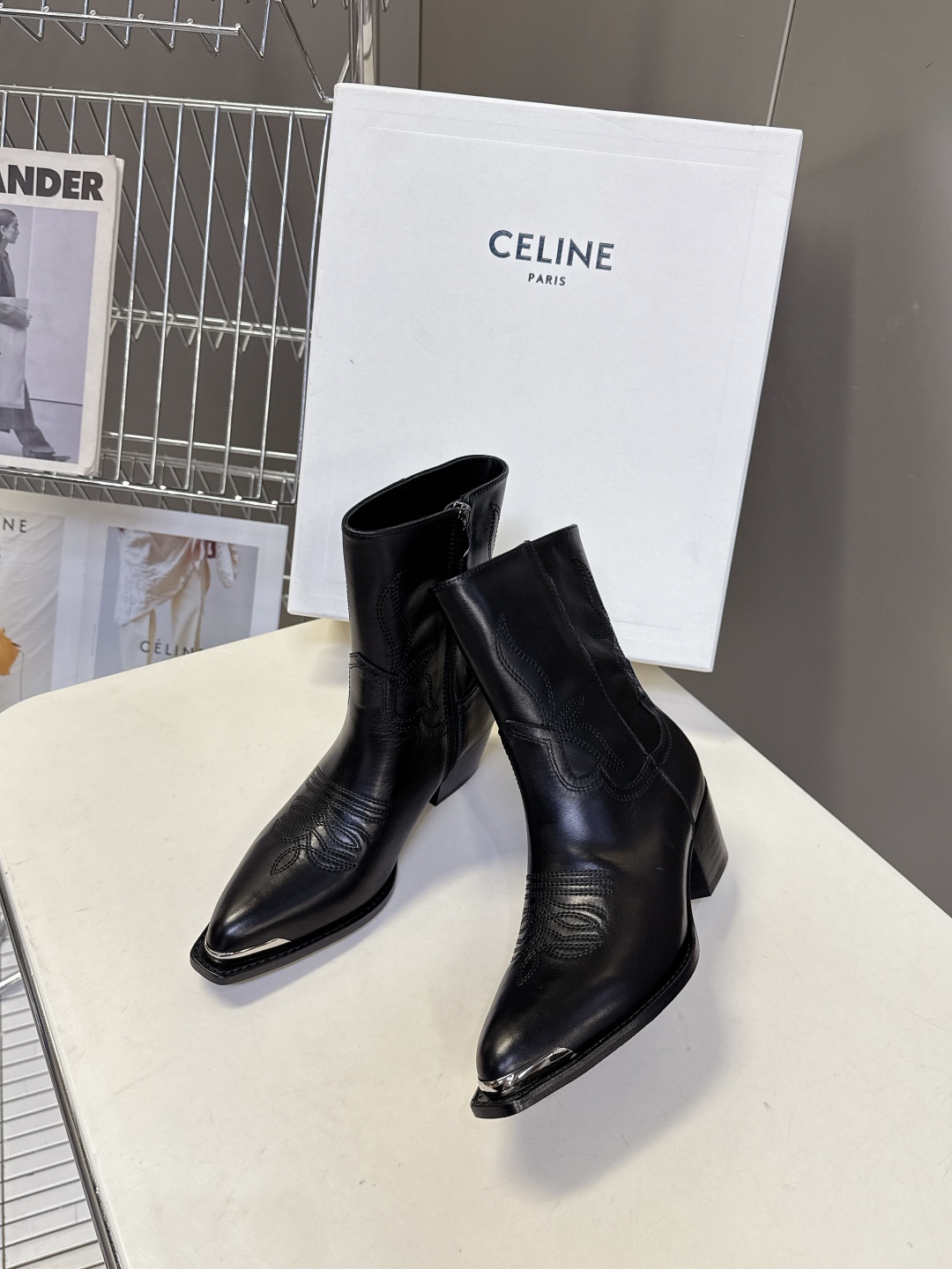 CELINE思琳专柜秋冬最新款复古时装短靴 超多明星时尚博主同款 早秋力推单品！复古欧美风格 炸街必备单