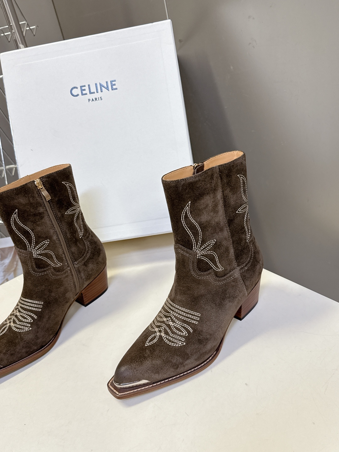 CELINE思琳专柜秋冬最新款复古时装短靴 超多明星时尚博主同款 早秋力推单品！复古欧美风格 炸街必备单
