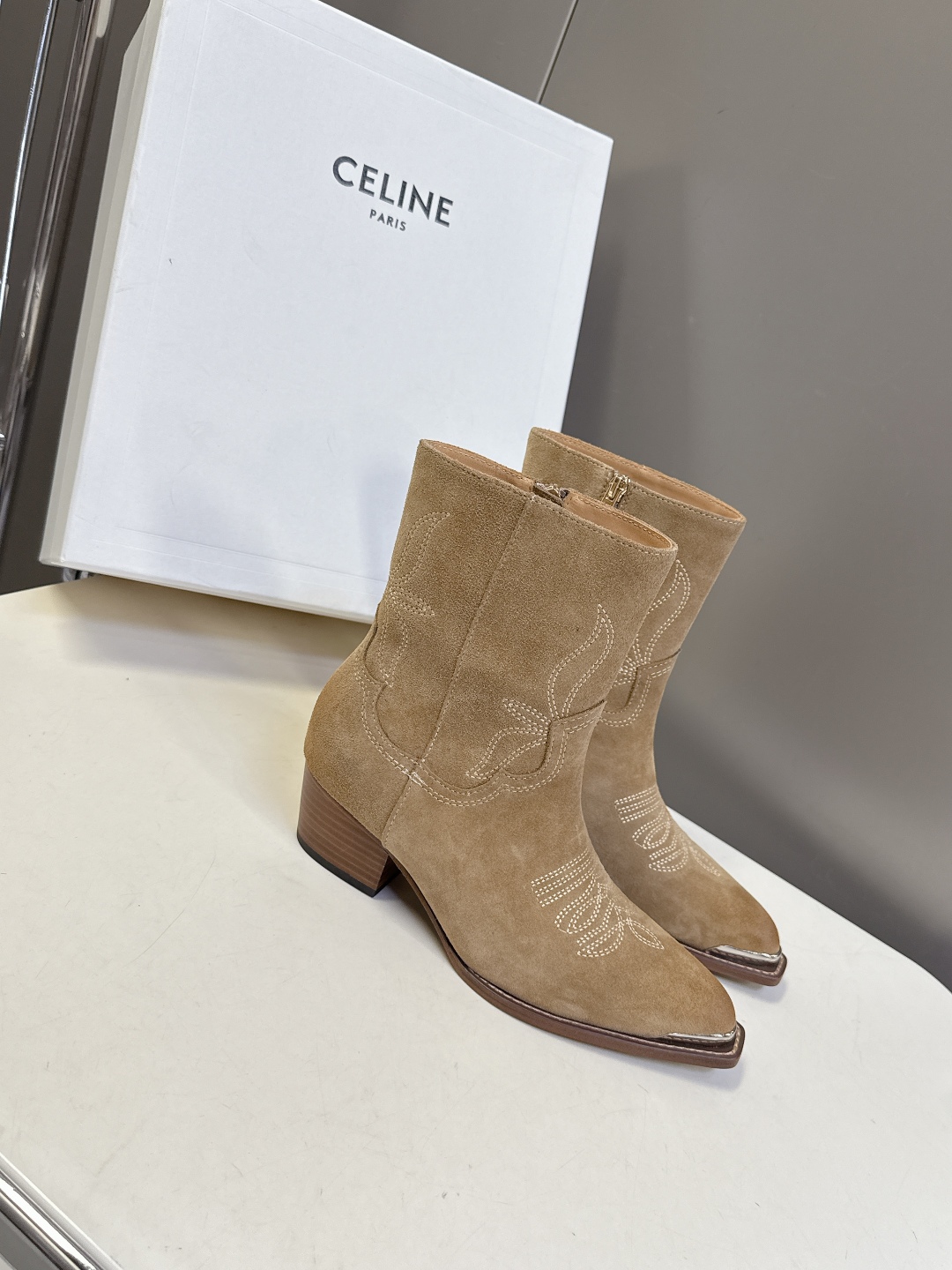 CELINE思琳专柜秋冬最新款复古时装短靴 超多明星时尚博主同款 早秋力推单品！复古欧美风格 炸街必备单