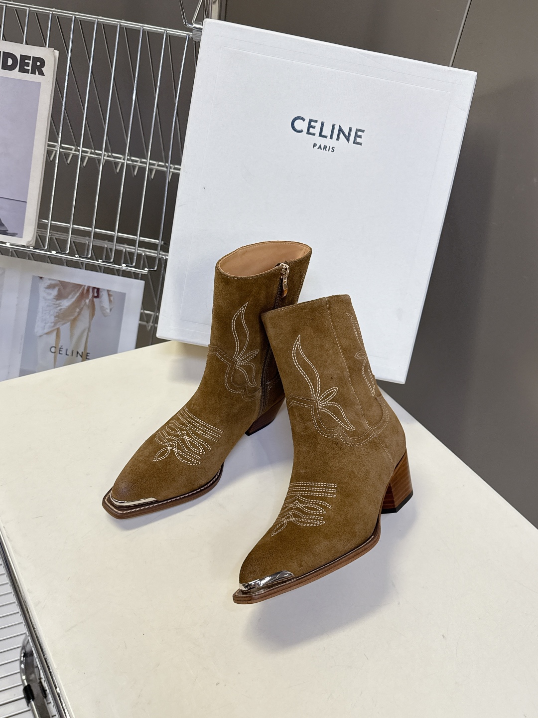 CELINE思琳专柜秋冬最新款复古时装短靴 超多明星时尚博主同款 早秋力推单品！复古欧美风格 炸街必备单