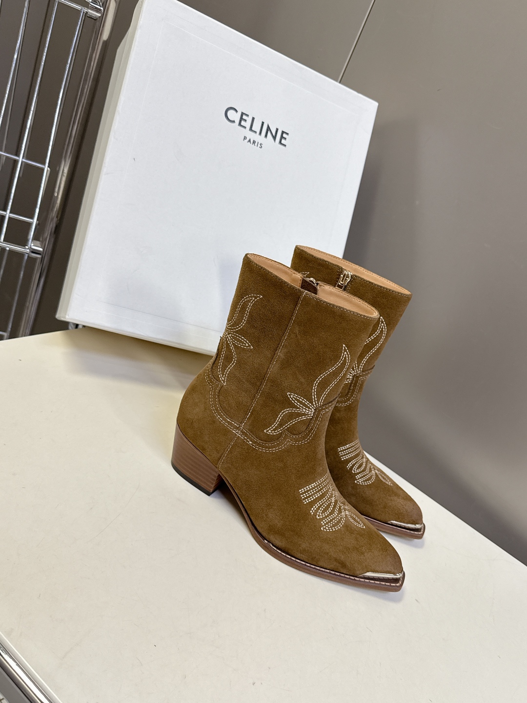 CELINE思琳专柜秋冬最新款复古时装短靴 超多明星时尚博主同款 早秋力推单品！复古欧美风格 炸街必备单