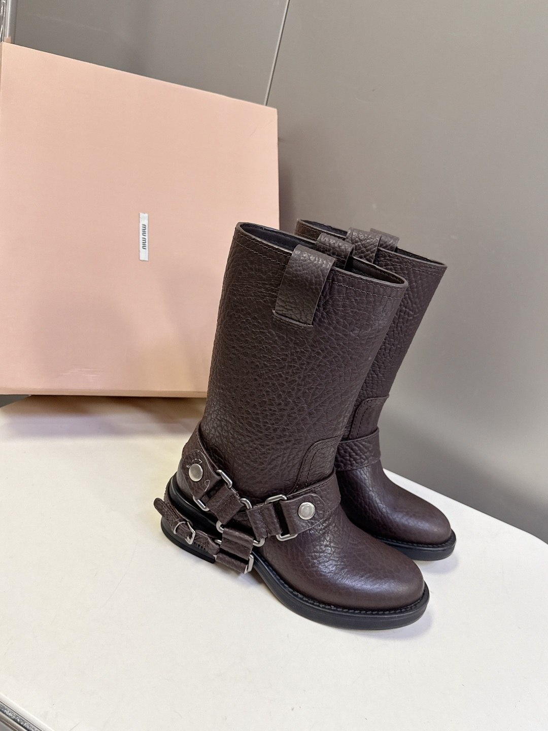 MiuMiu缪缪秋冬限量走秀款 长筒靴 短靴 今年最值得入手的靴子 没有之一！易梦玲同款超多网红明星上脚