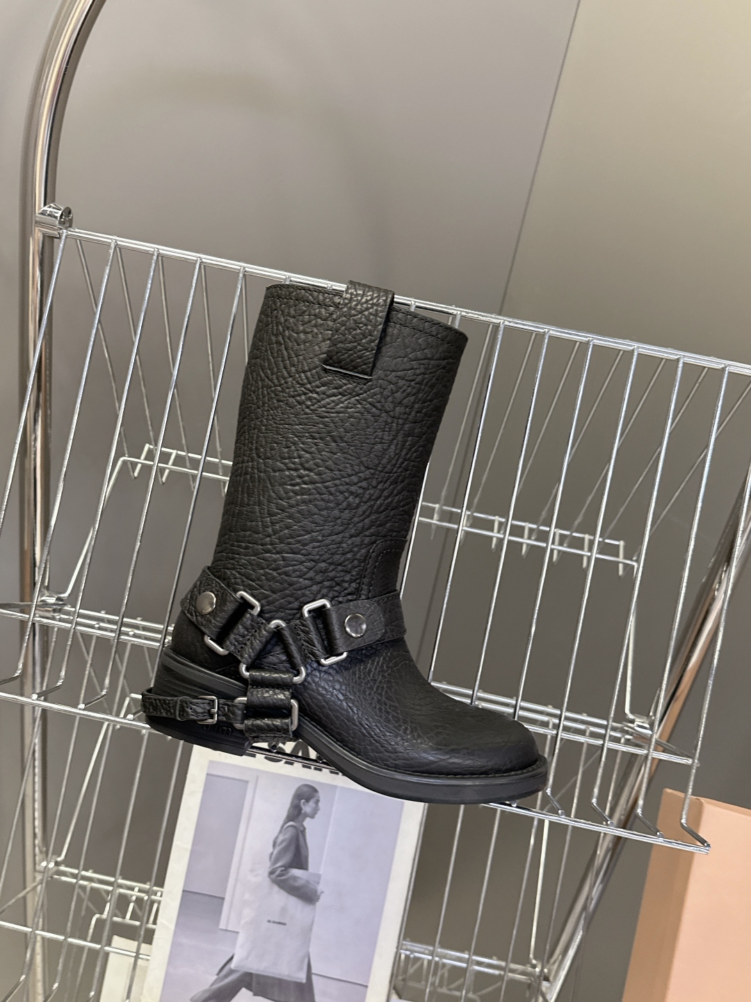Miu Miu Bottes d'Automne-Hiver en Cuir Texturé Noir, Style Motard