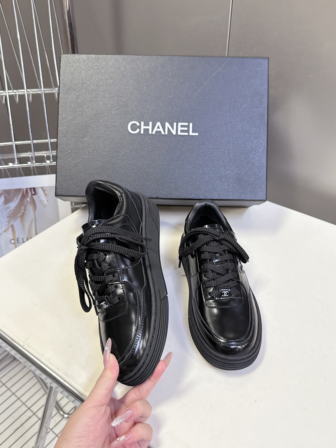 CHANEL香奈儿最新款休闲鞋运动鞋 最近真的🔥火出圈啦 一上脚就被惊艳到了 舒适度简直绝了 非常秀气 