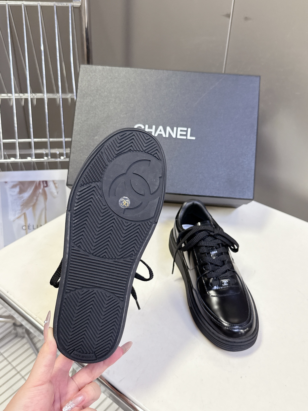 CHANEL香奈儿最新款休闲鞋运动鞋 最近真的🔥火出圈啦 一上脚就被惊艳到了 舒适度简直绝了 非常秀气 