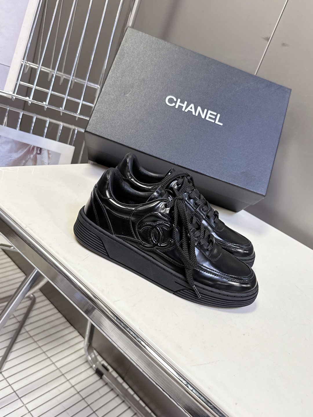 CHANEL香奈儿最新款休闲鞋运动鞋 最近真的🔥火出圈啦 一上脚就被惊艳到了 舒适度简直绝了 非常秀气 