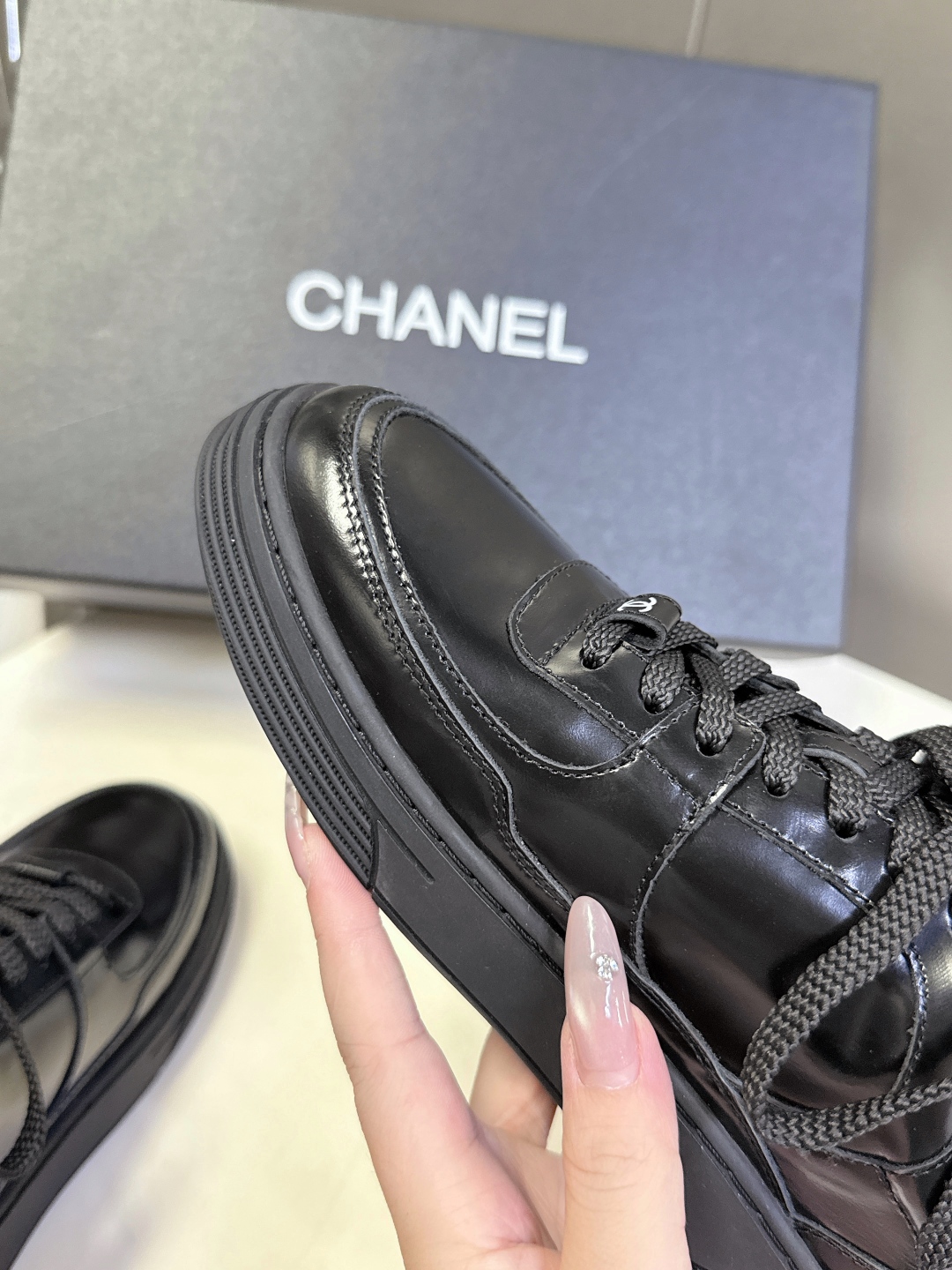 CHANEL香奈儿最新款休闲鞋运动鞋 最近真的🔥火出圈啦 一上脚就被惊艳到了 舒适度简直绝了 非常秀气 