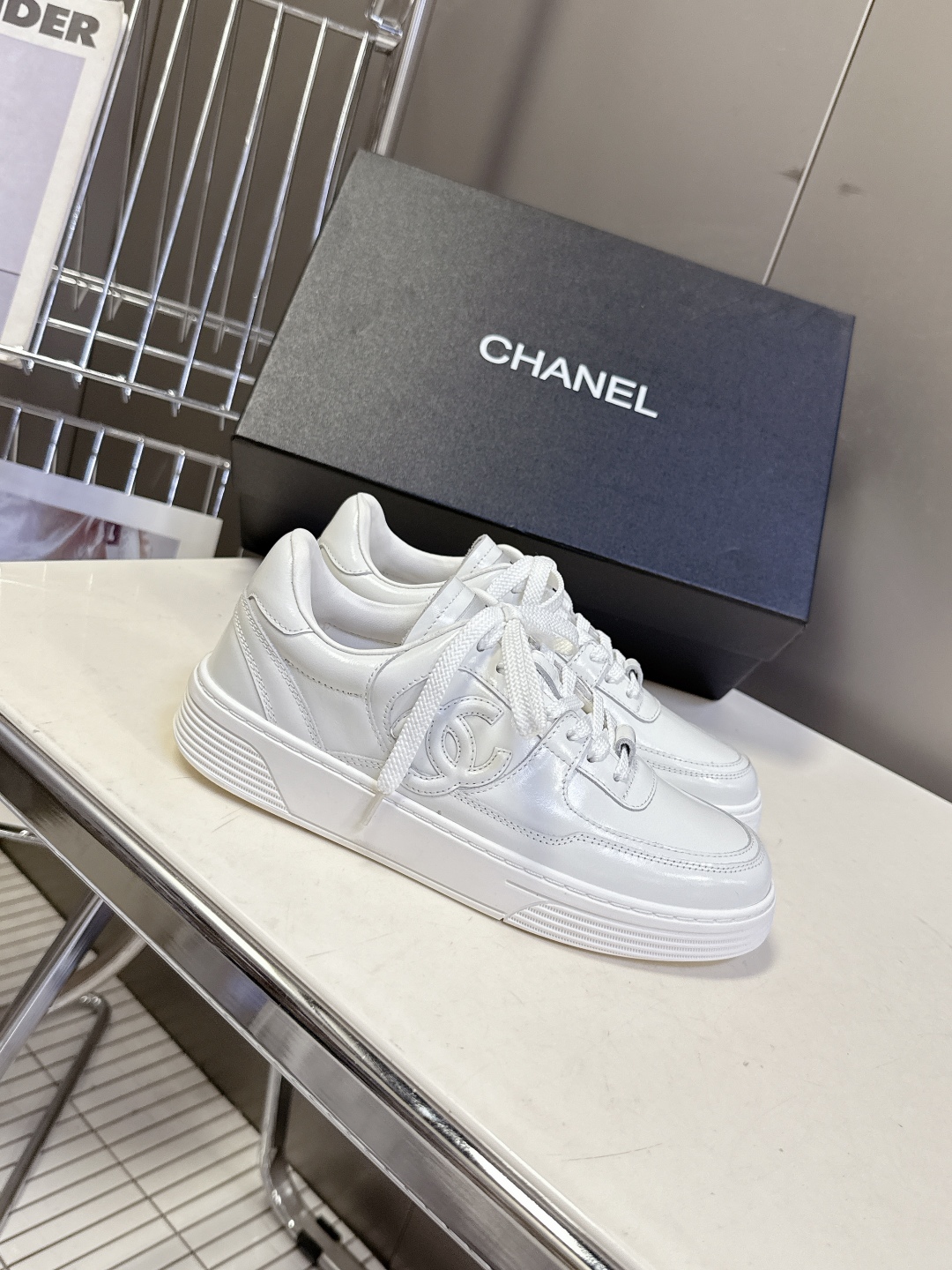 CHANEL香奈儿最新款休闲鞋运动鞋 最近真的🔥火出圈啦 一上脚就被惊艳到了 舒适度简直绝了 非常秀气 