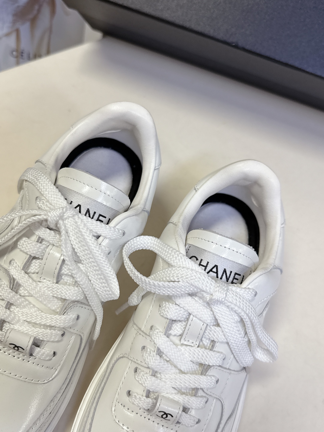 CHANEL香奈儿最新款休闲鞋运动鞋 最近真的🔥火出圈啦 一上脚就被惊艳到了 舒适度简直绝了 非常秀气 