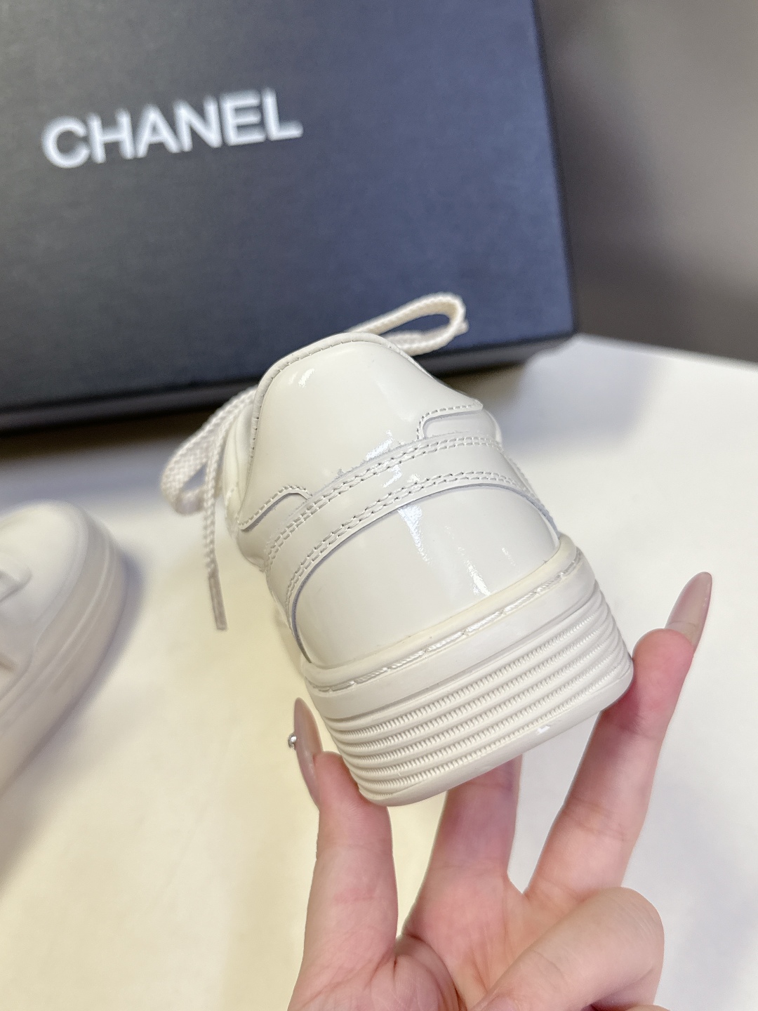 CHANEL香奈儿最新款休闲鞋运动鞋 最近真的🔥火出圈啦 一上脚就被惊艳到了 舒适度简直绝了 非常秀气 
