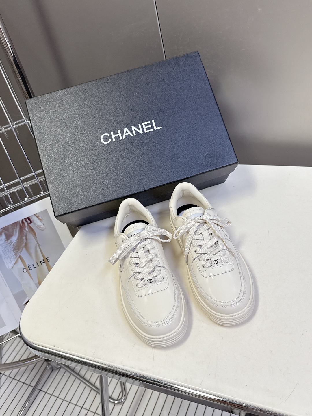 CHANEL香奈儿最新款休闲鞋运动鞋 最近真的🔥火出圈啦 一上脚就被惊艳到了 舒适度简直绝了 非常秀气 